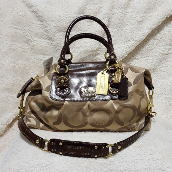 BNWT Coach shoulder bag - Picture 1 of 7